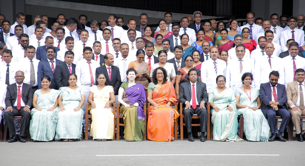 PM meets 396 principals at Ananda : Details